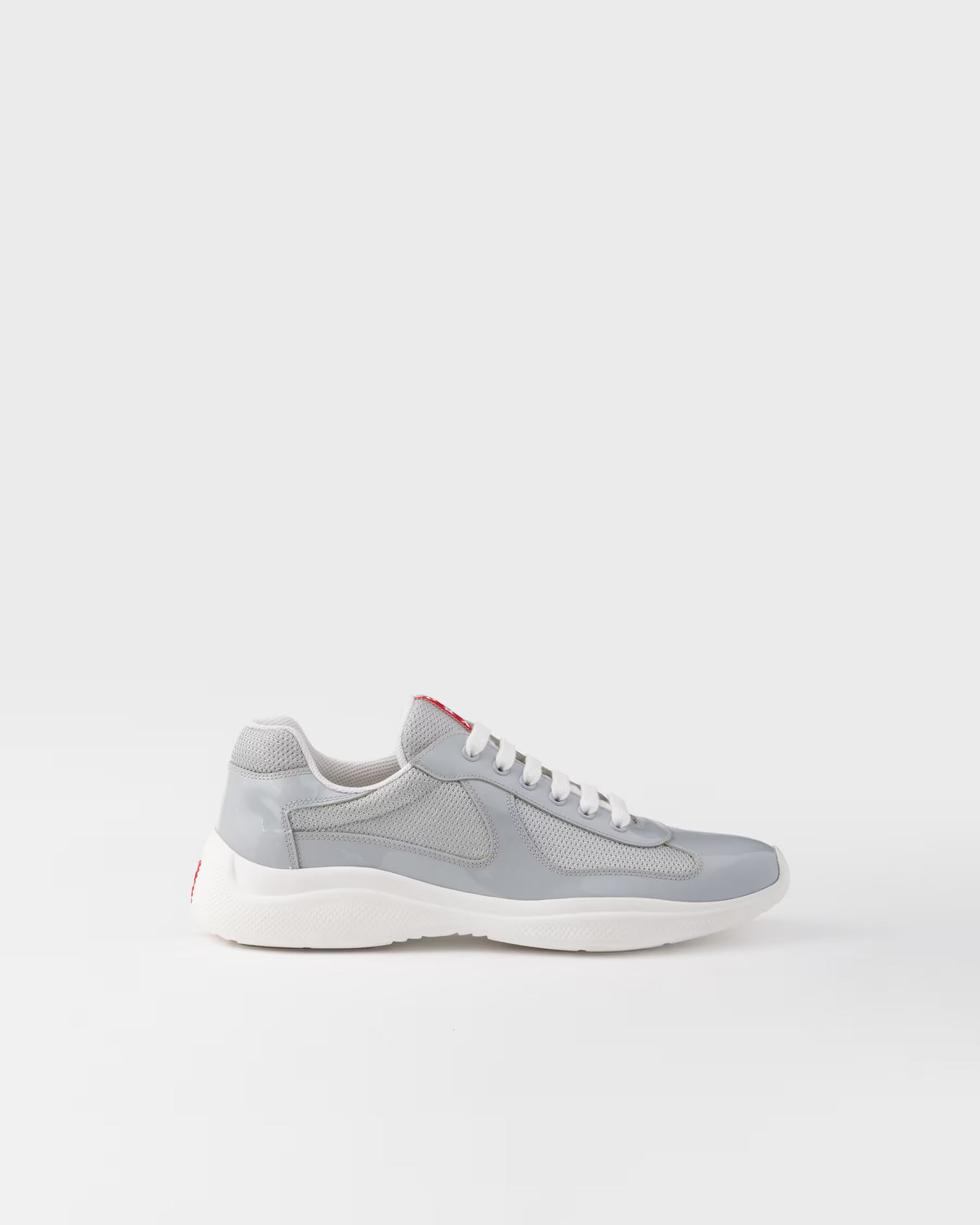 Prada America’s grise